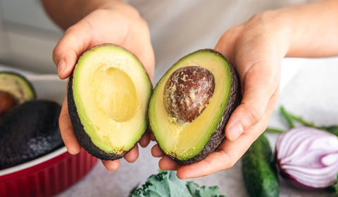 Cómo conservar el aguacate después de abrirlo y que no se negree