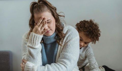 Madre de familia preocupada