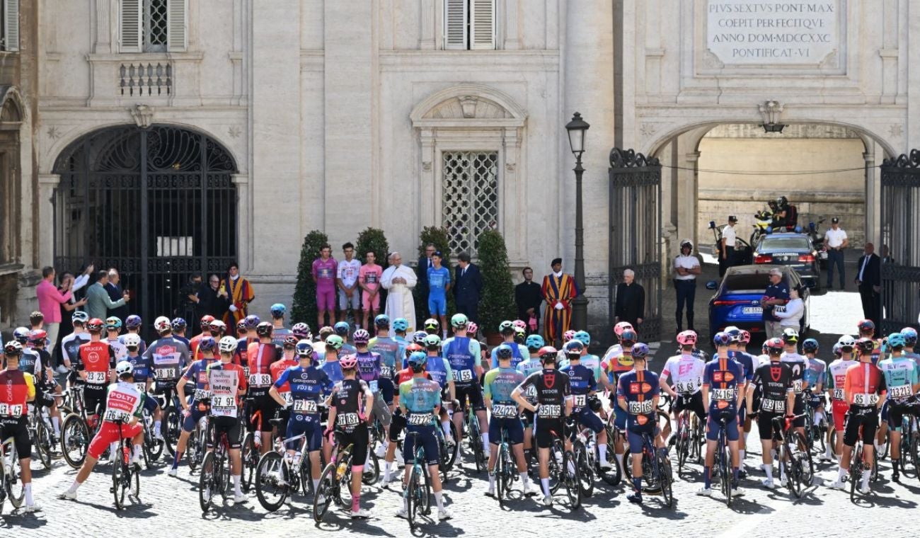 Emotivo encuentro entre Nairo Quintana y el Papa en el Giro