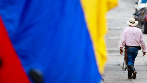 Gobernador de Antioquia y alcalde de Medellín reaccionaron a la escalada terrorista en el suroccidente del país. Aseguran que el Gobierno parece más preocupado por justificar a los criminales.