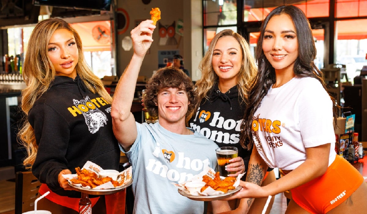 Hooters cierra sucursales en EE.UU.