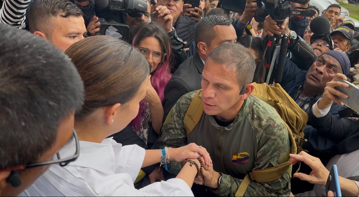 Vista de reserva de militares a esposa de Miguel Uribe