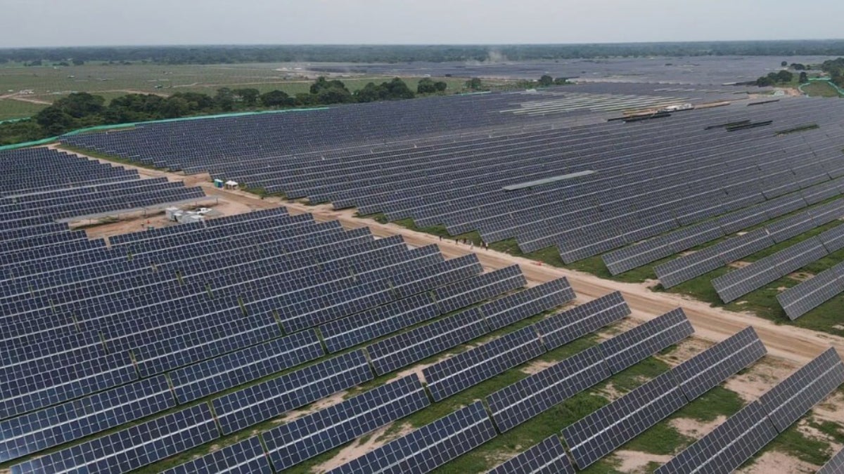 ¿Dónde está el panel solar más grande de Colombia?