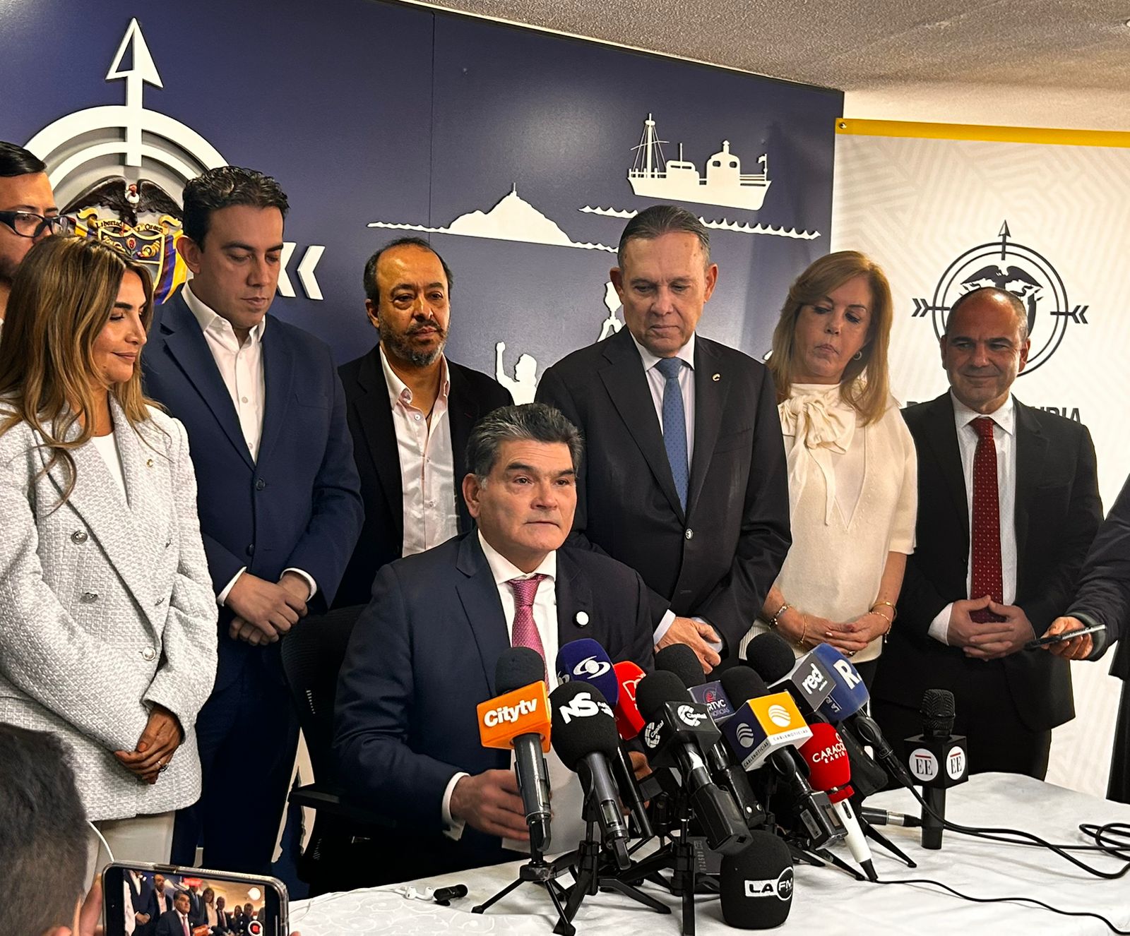 Procurador Gregorio Eljach con los partidos políticos