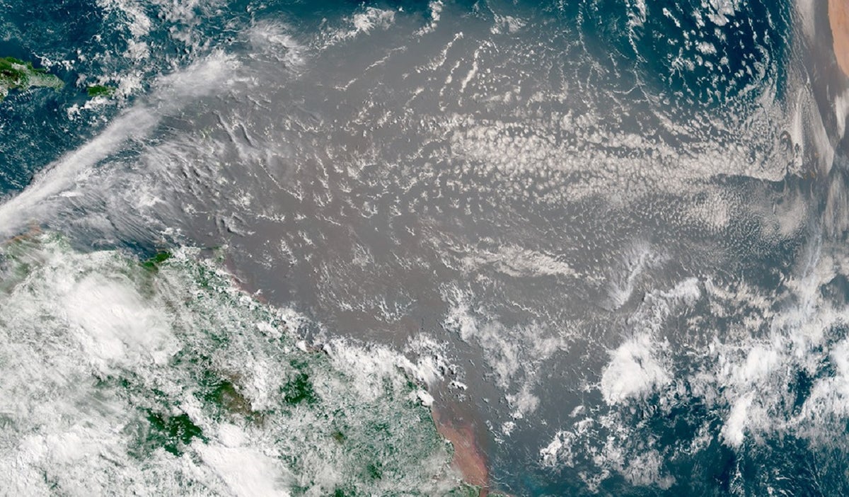 Polvo del Sahara cruzando el Atlántico rumbo al Caribe
