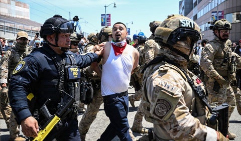 toque de queda en Los Angeles tras redadas y masivas protestas