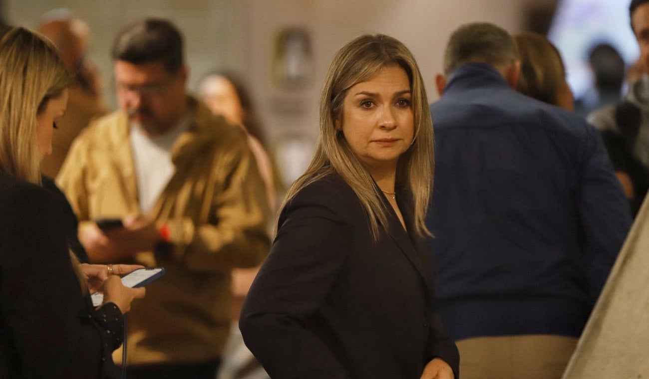 Vicky Dávila, en la Fundación Santa Fe, a la espera del parte médico sobre Miguel Uribe Turbay