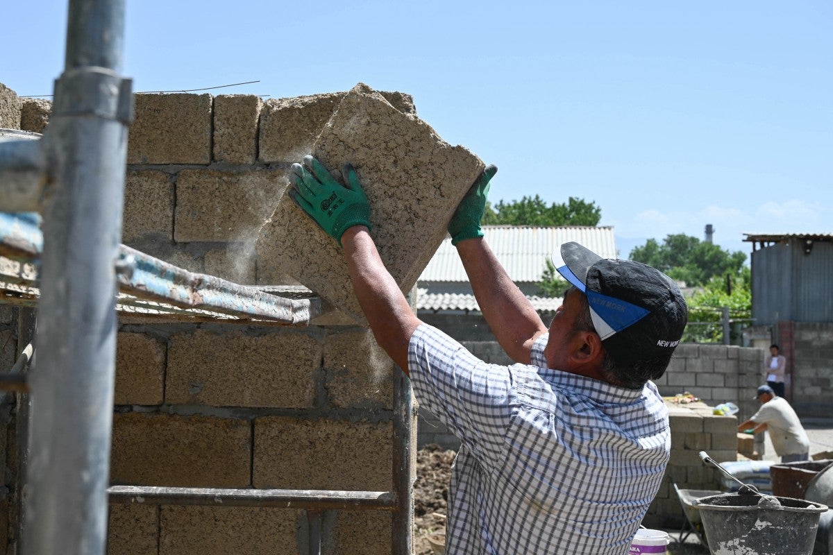Casas hechas con cáscaras de arroz