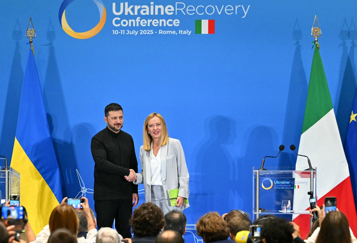 El presidente de Ucrania, Volodimir Zelensky y la primera ministra de Italia, Giorgia Meloni