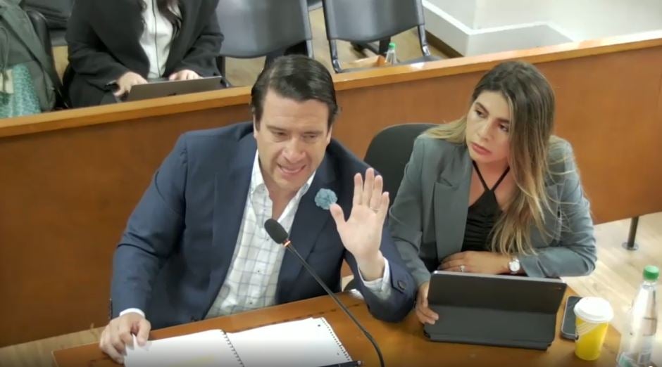 Audiencia de juicio contra diego Cadena, por caso Uribe.
