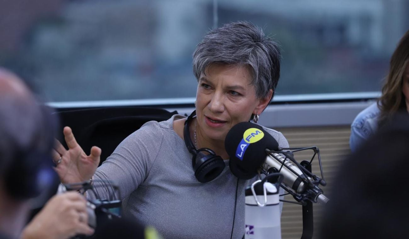 ¿Dónde encontrará su lugar Claudia López? Darcy Quinn revela los secretos detrás de las supuestas alianzas políticas. Juan Manuel Galán, Sergio Fajardo, Jaime Pumarejo y otros niegan estar vinculados. ¿Está realmente Claudia López en el centro político?
