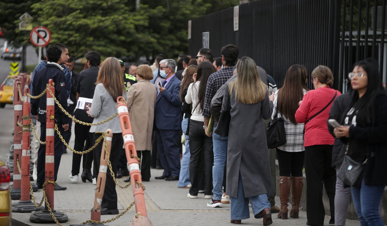 Le negaron la VISA a EE. UU. SIETE VECES: su historia