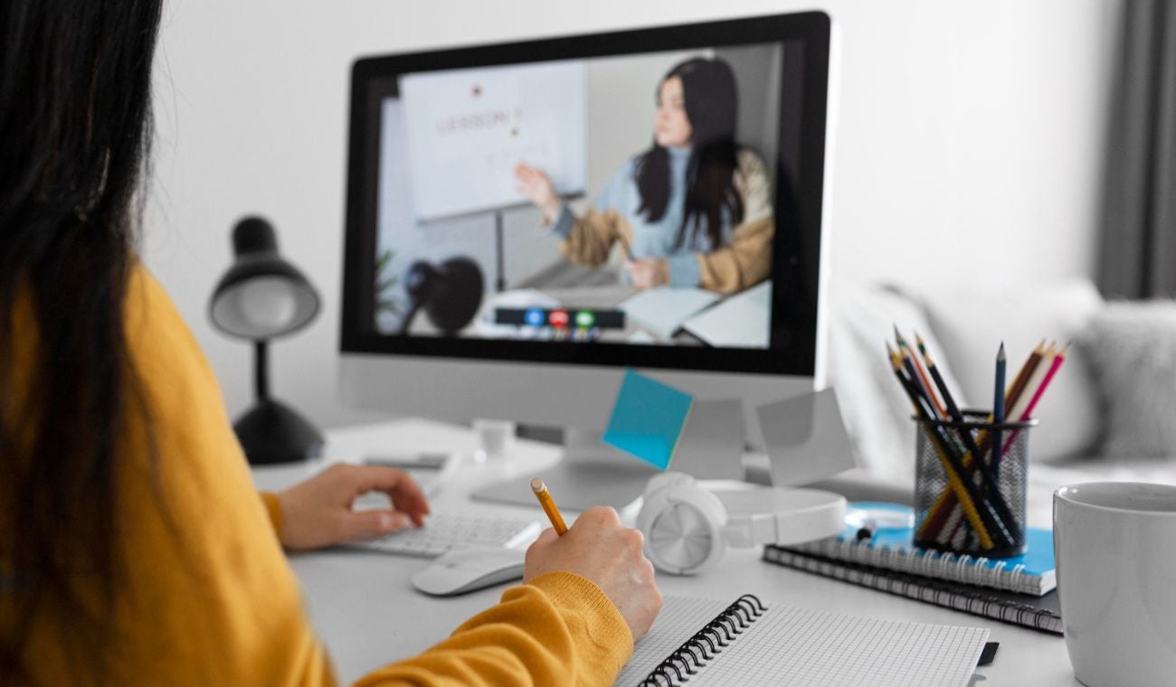 Programa gratuito de formación en inglés laboral para adultos en Bogotá