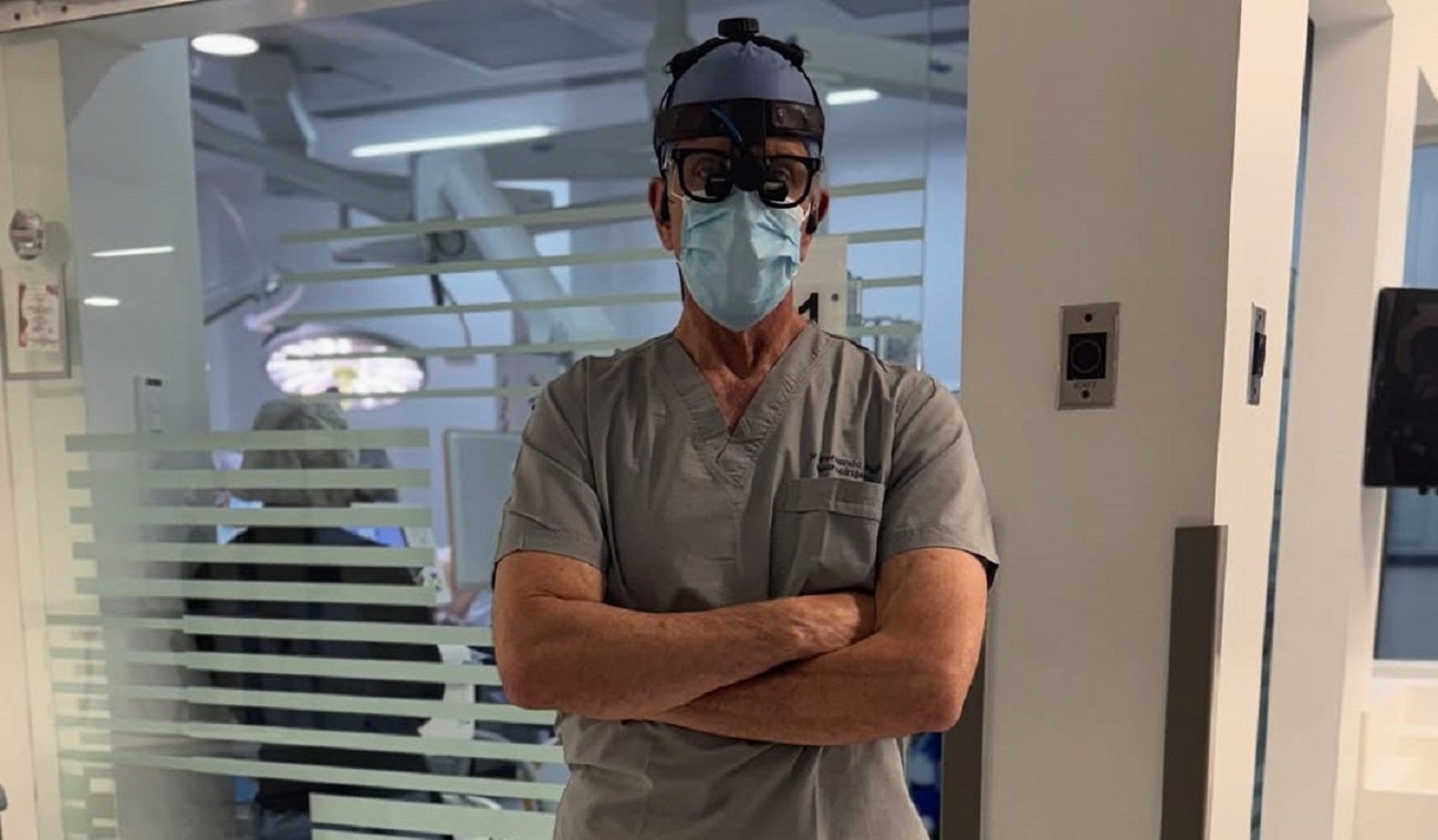 Doctor Fernando Hakim, quien operó a Miguel Uribe