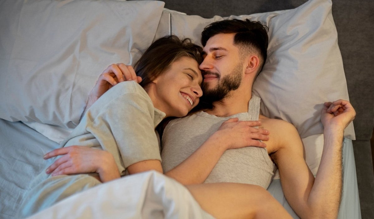 Feng shui para dormir en pareja: así debe ser la cama, el espacio y la energía del dormitorio