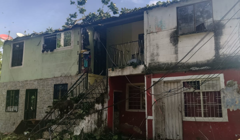 Las principales afectaciones tras la fuerte tormenta se registraron en viviendas que quedaron sin techo a causa de los intensos vientos.