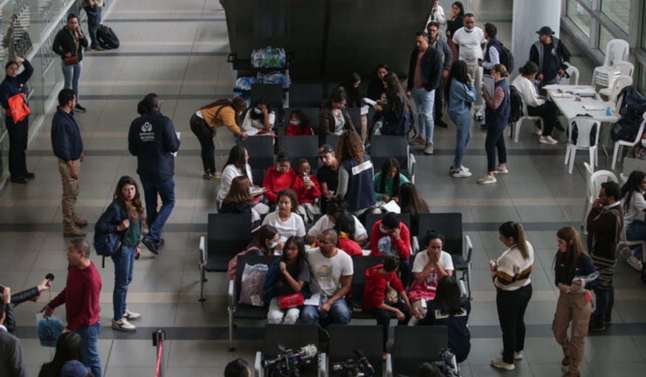 Abogada Mayte Bayona habla sobre agresión a Claudia Segura en aeropuerto El Dorado. Denuncia penal interpuesta tras golpiza en sala de espera
