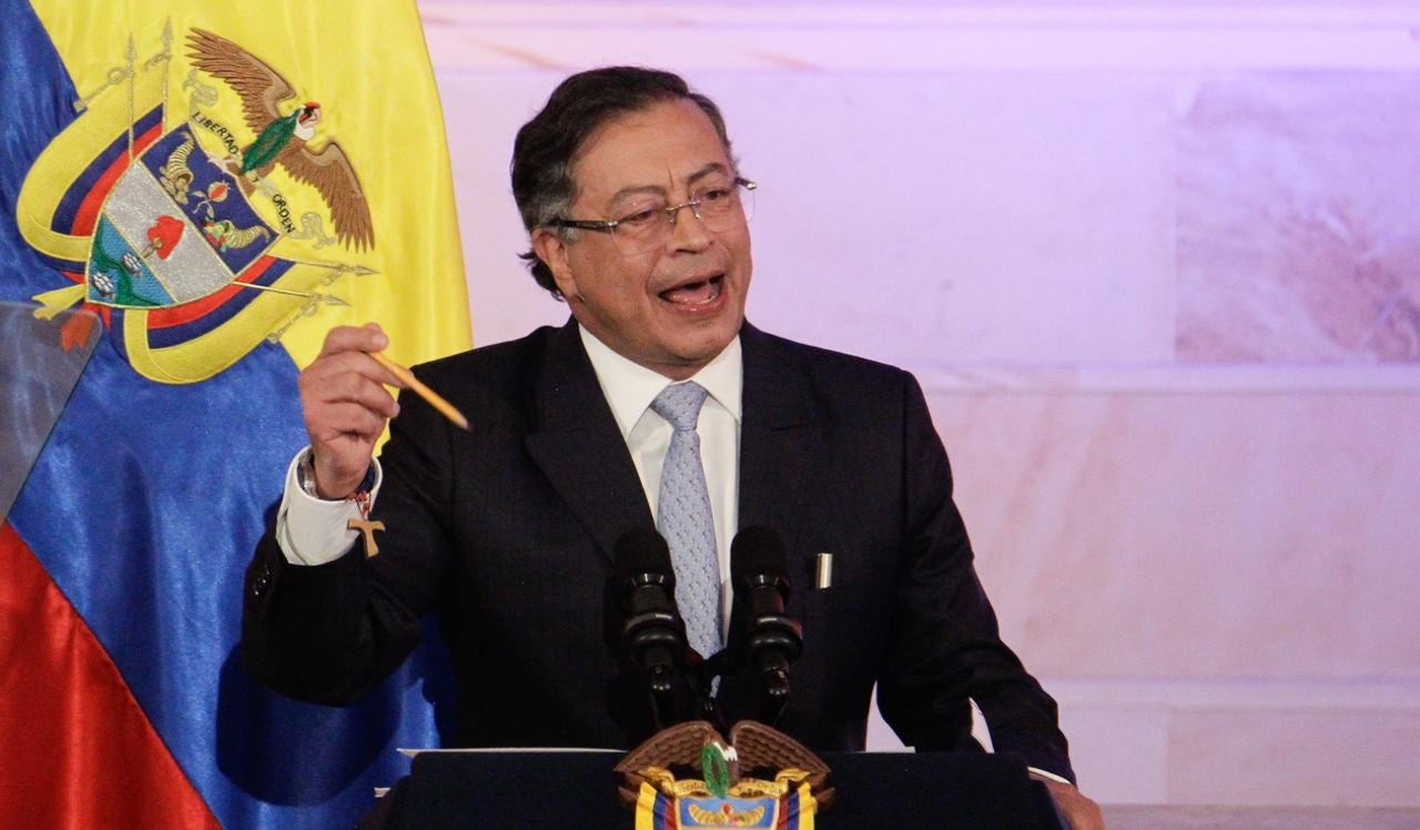 En el Congreso, Petro reconoce fallas en la paz total
