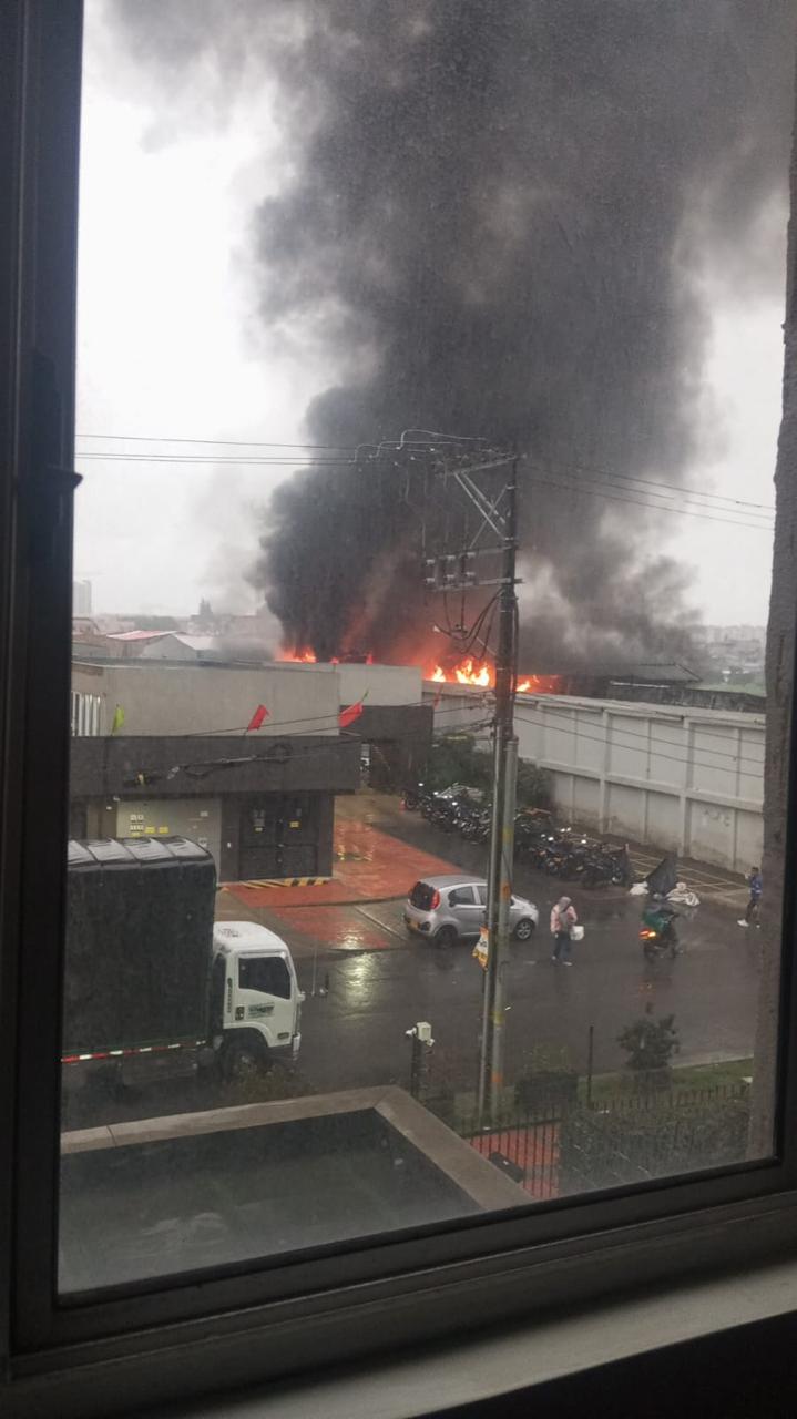 incendio, bogotá, hayuelos, bomberos