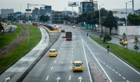 Pico y placa en Bogotá: restricciones y tarifas para evitar multas y reducir la contaminación vehicular en la ciudad.