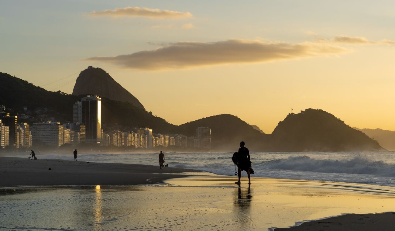 5 DESTINOS ideales para VIAJAR con AMIGOS este 2025