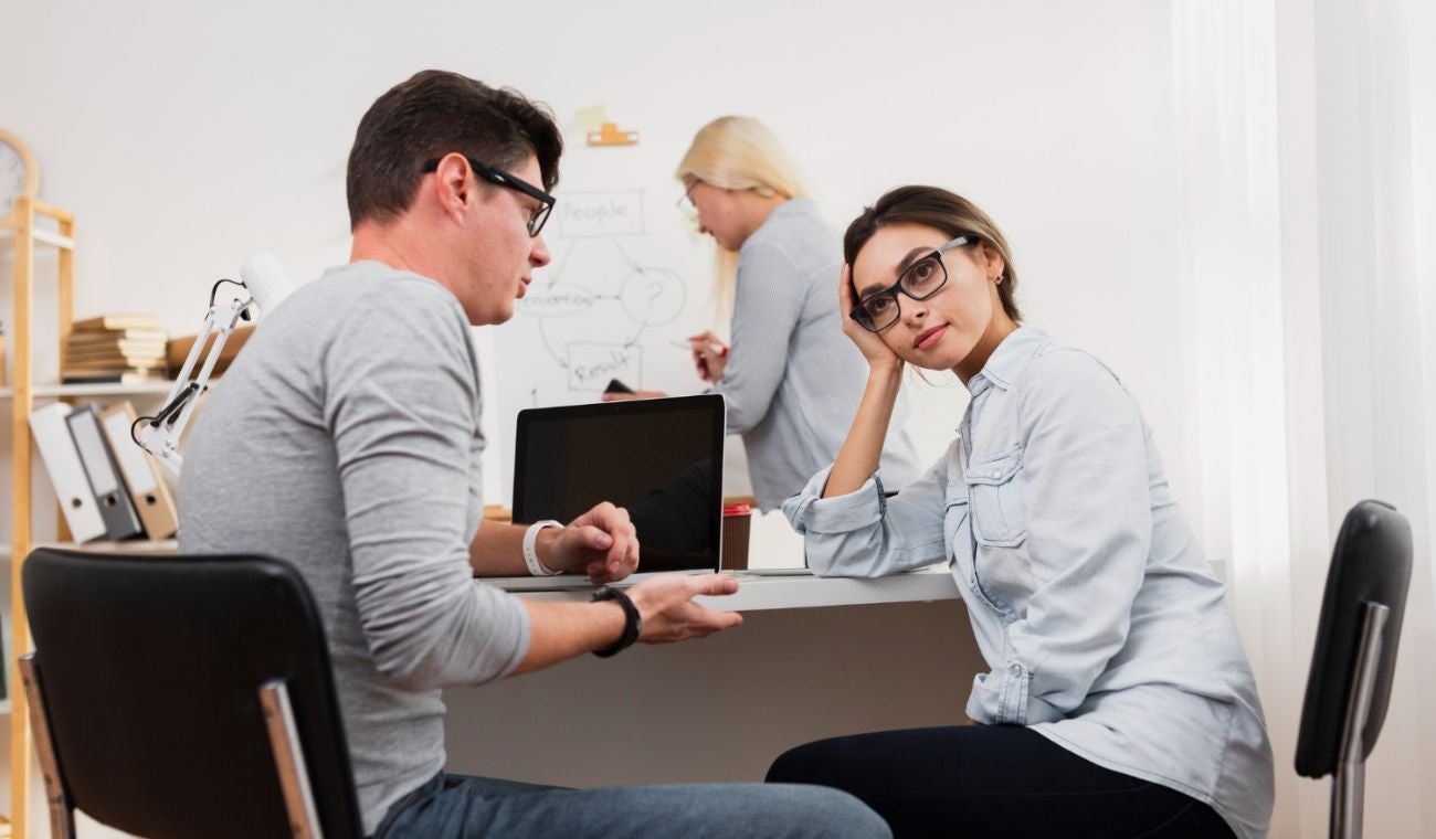 Por último, el psicólogo recomienda cultivar una narrativa interna compasiva, hablarse con amabilidad