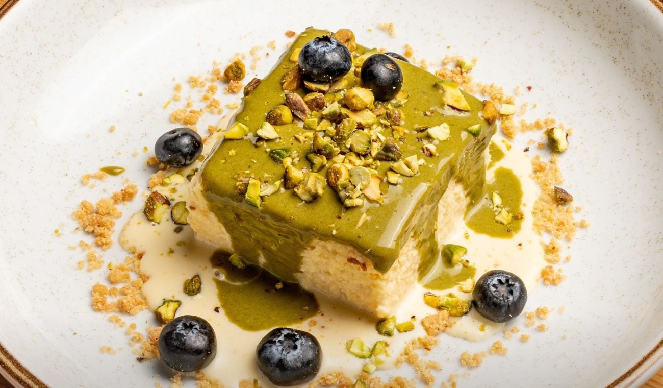 Postre de tres leches con pistacho