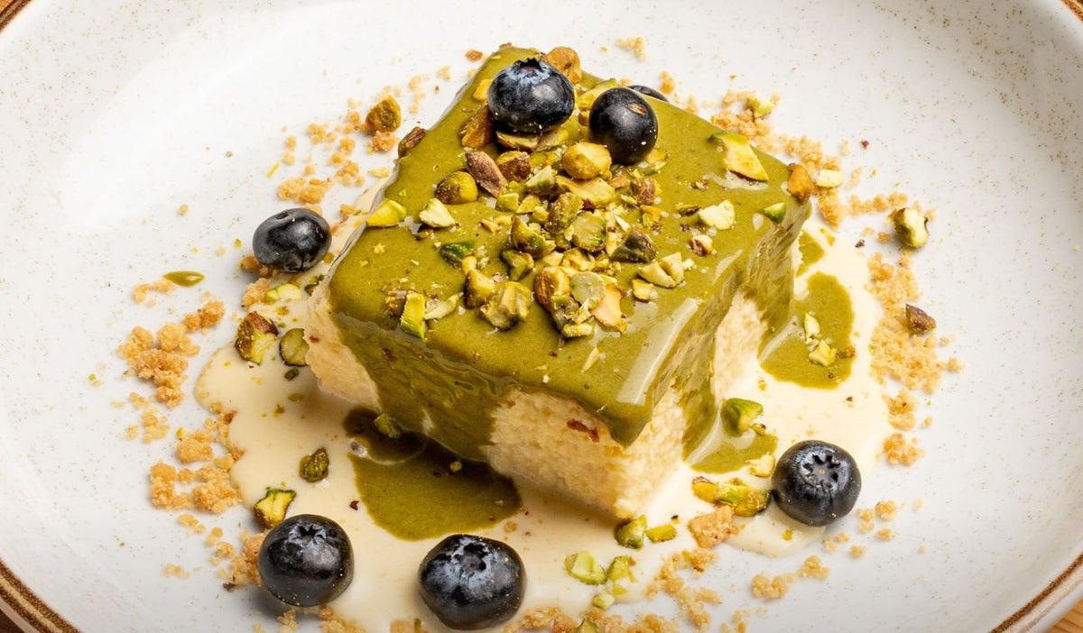 Tres leches con pistacho