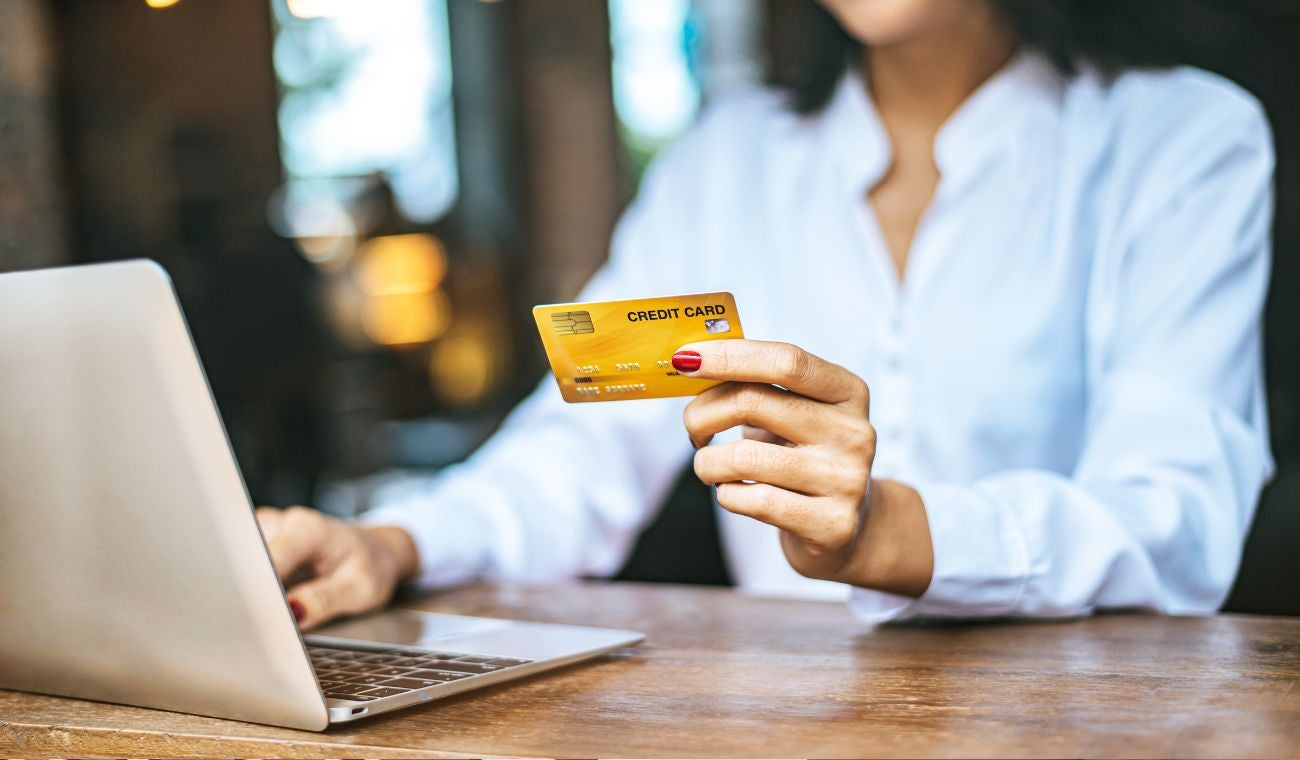Edad mínima para tarjeta de crédito en Colombia 2025