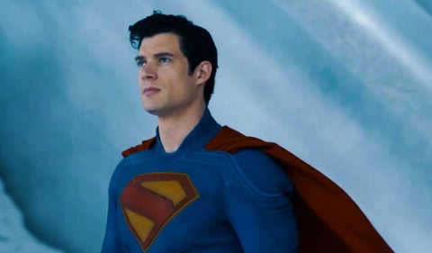 El estreno mundial de 'Superman', dirigido por James Gunn, lideró las taquillas con 217 millones de dólares, superando a 'Jurassic World Rebirth'. David Corenswet protagoniza esta nueva versión del superhéroe