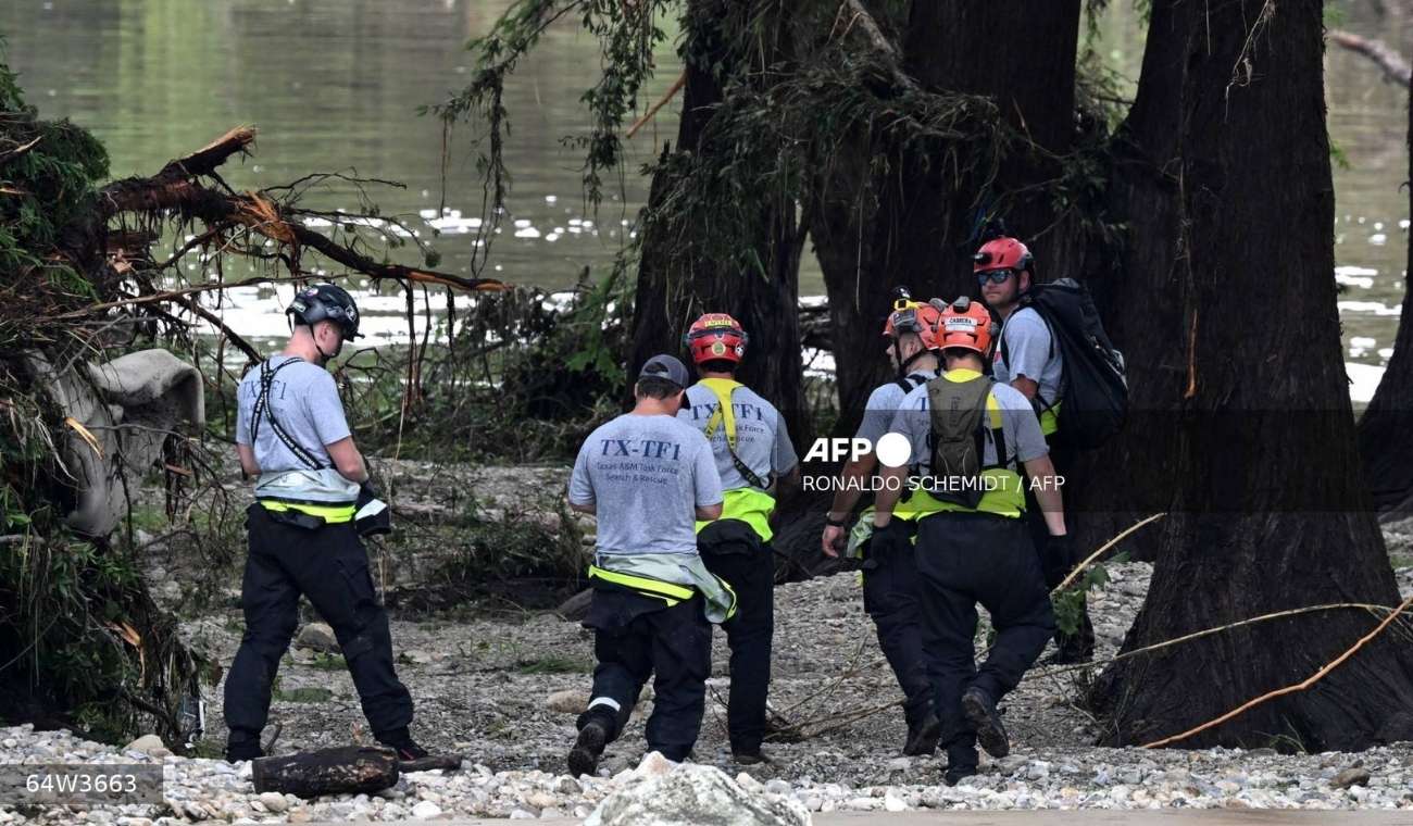 Inundaciones en Texas dejan 32 muertos y 27 desaparecidas en campamento cristiano para niñas