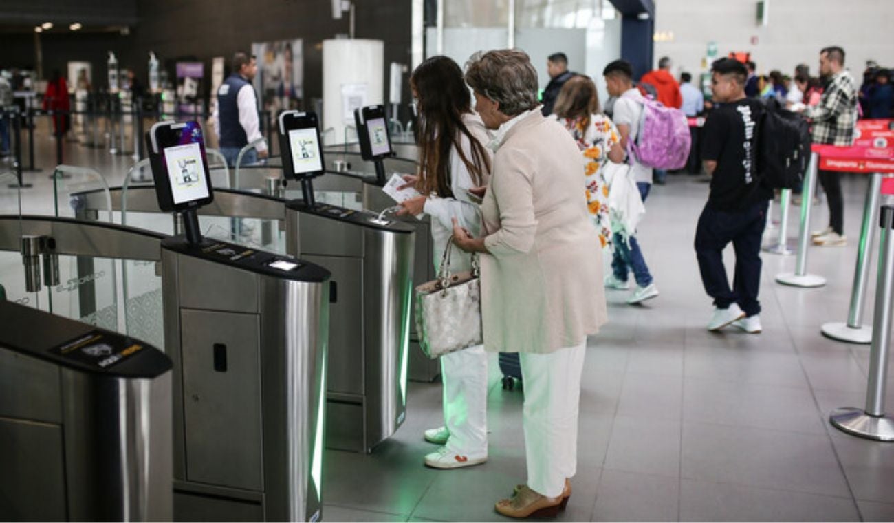 Movilización récord de pasajeros y carga en aeropuertos de Colombia en primer semestre de 2025.