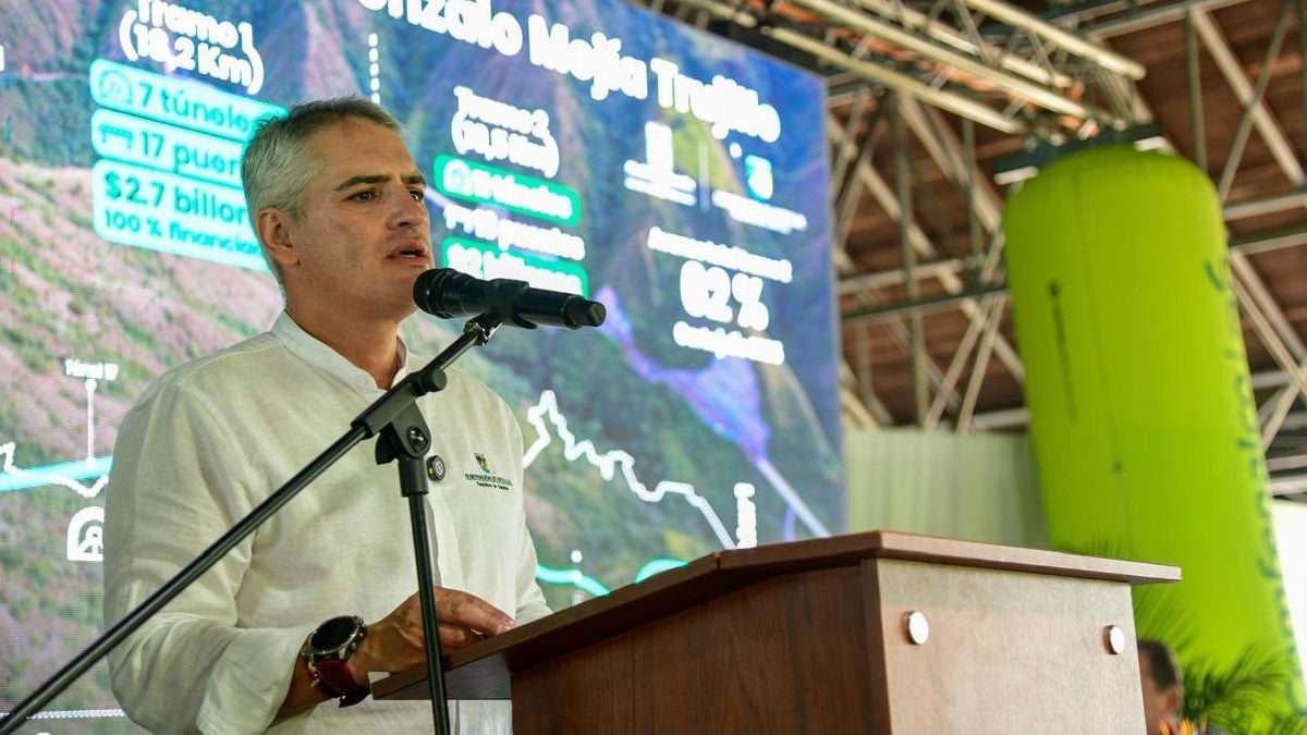 El gobernador de Antioquia defendió al expresidente Uribe antes de conocerse el fallo por los delitos que se le acusa