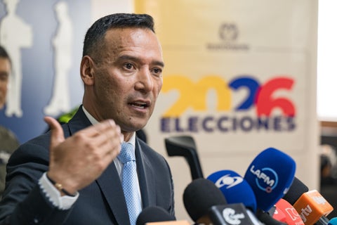 Ministro de Defensa entrega balance de disturbios en Bogotá: actos de violencia y actuación de la fuerza pública. Medidas anunciadas tras ataques con flechas.