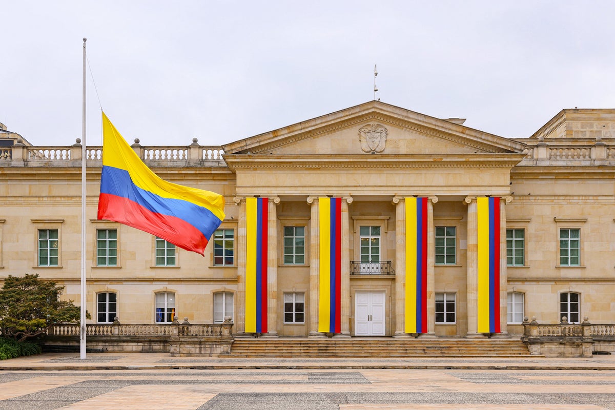Bandera a media asta en la Casa de Nariño.