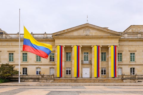 Bandera a media asta en la Casa de Nariño.