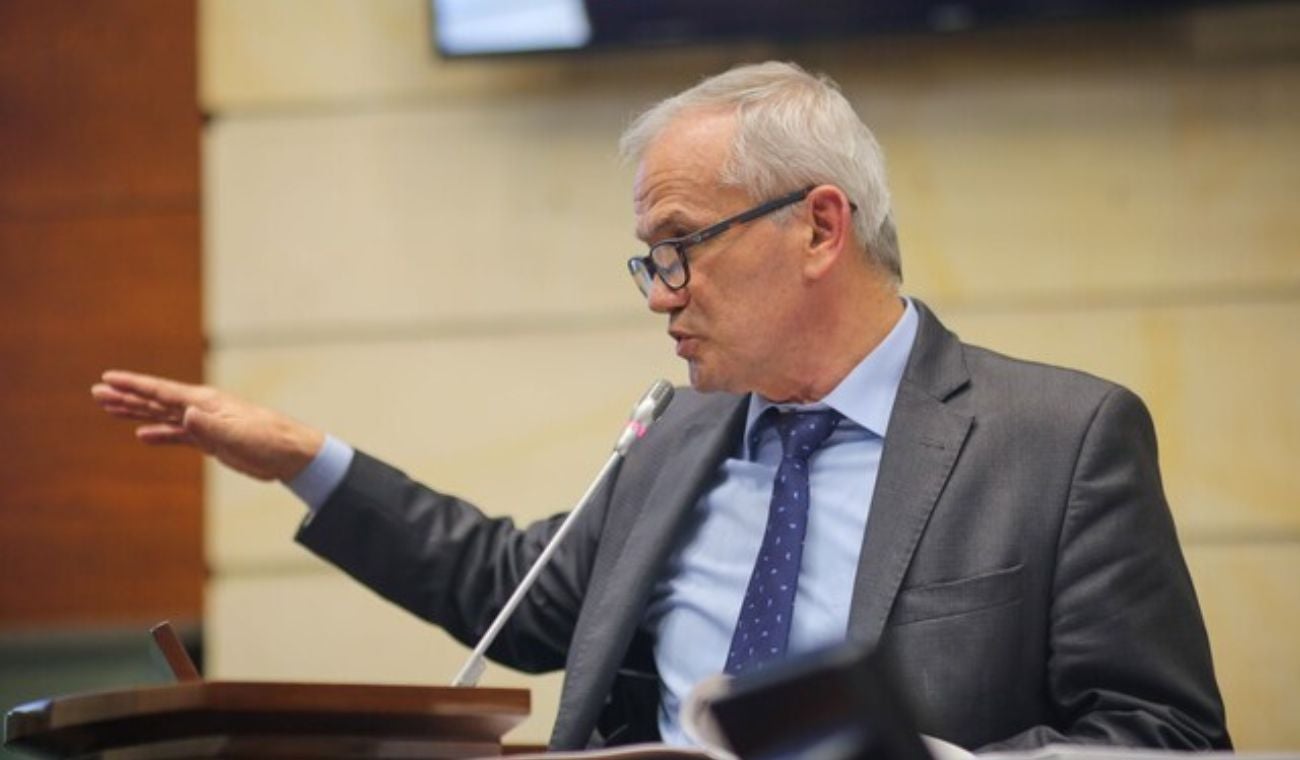 La embajada de Colombia en Nicaragua gestionó la renovación de la residencia de Carlos Ramón González el mismo día en que fue imputado en Colombia, según reveló Maritza Aristizábal en entrevista con La FM