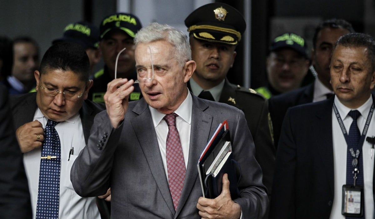 Álvaro Uribe fue condenado a 12 años de prisión domiciliaria