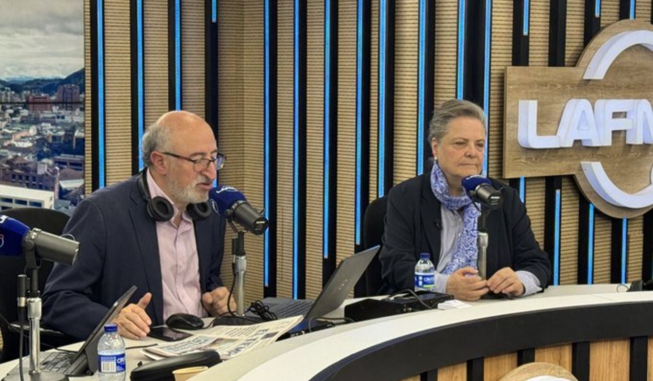 Clara López, dirigente política, habla sobre su visión de la izquierda en Colombia y propuestas en seguridad, salud y alimentación escolar durante entrevista con La FM