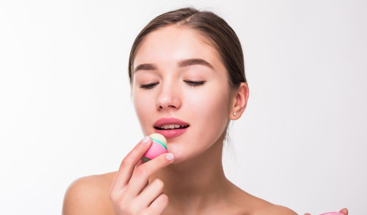 Exfoliación casera de labios: consejos y trucos para unos labios suaves y saludables. Descubre cómo lograr el efecto Glow Goals con delineador y brillo labial