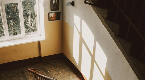Transforma tu hogar con estos trucos sencillos para lograr una casa más iluminada y acogedora.