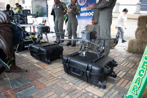 reocupación en Yondó por sobrevuelo de drones cerca de Estación de Policía y Base Militar. Autoridades investigan origen de aeronaves no tripuladas