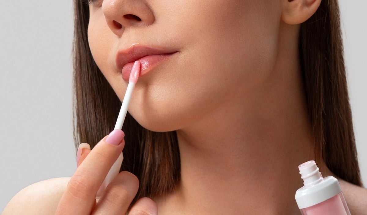 Gloss en labios la tendencia para lograr un efecto de mayor volumen