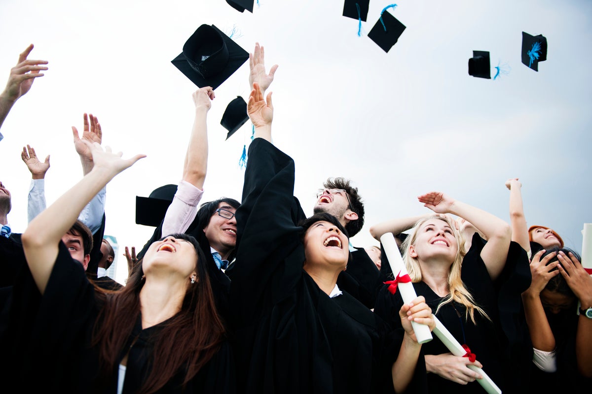 universitarios, graduación, beca