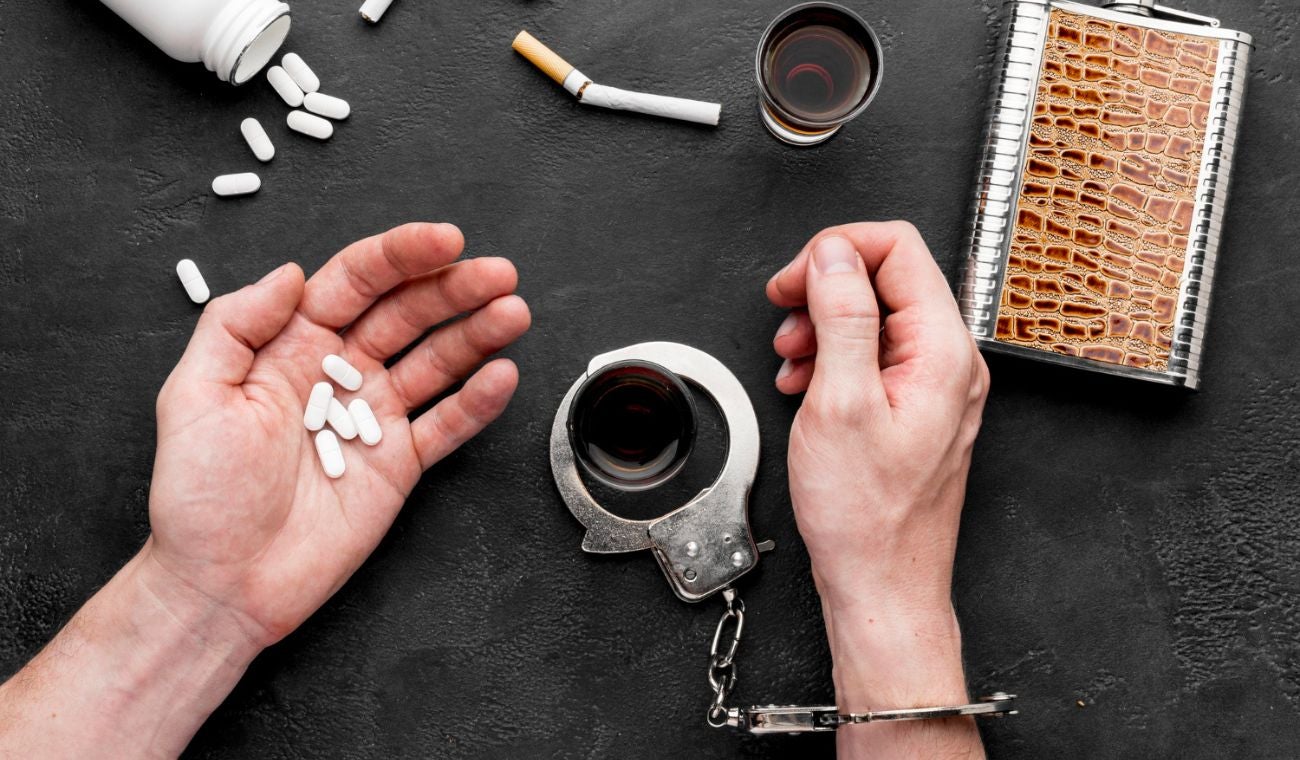 La Guardia Costera de EE.UU. realiza la mayor incautación de drogas en su historia, descargando 27.800 kilos de cocaína y 6.600 kilos de marihuana en Port Everglades, Fort Lauderdale