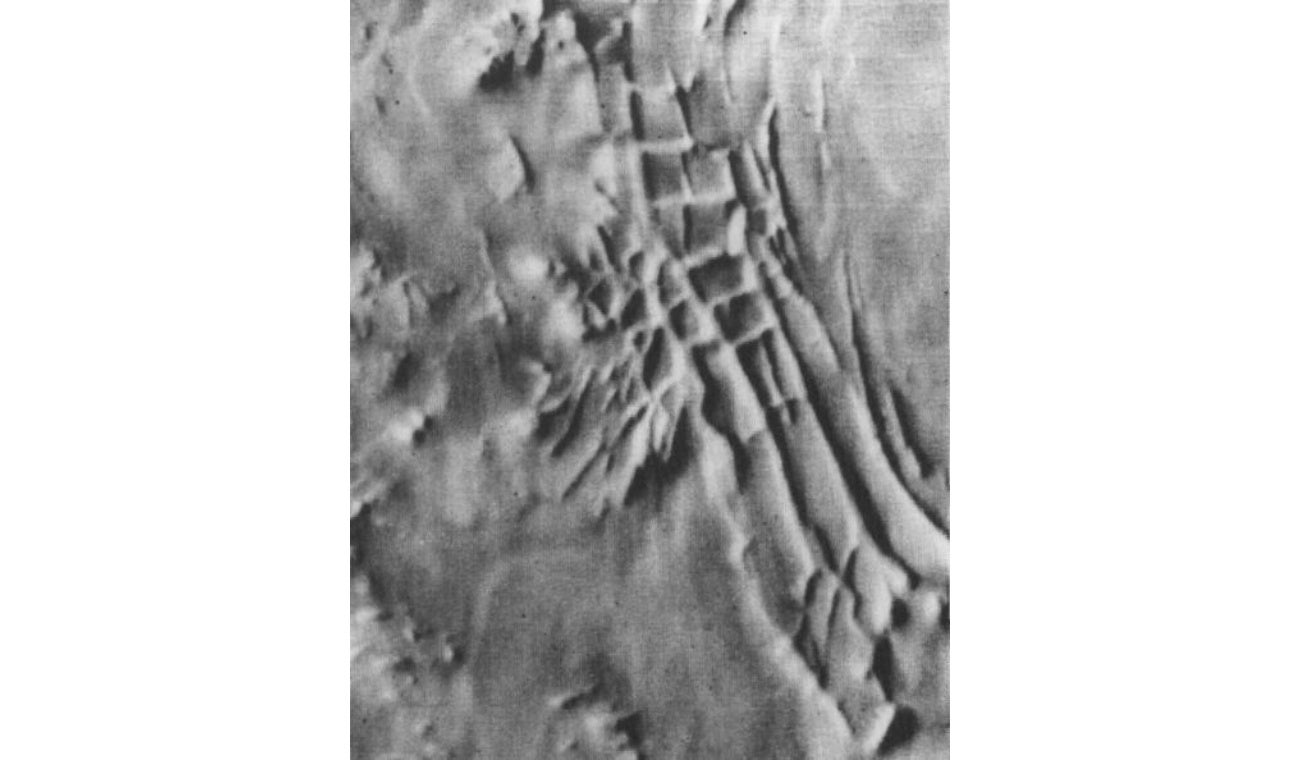NASA descubre en MARTE formaciones como RUINAS terrestres