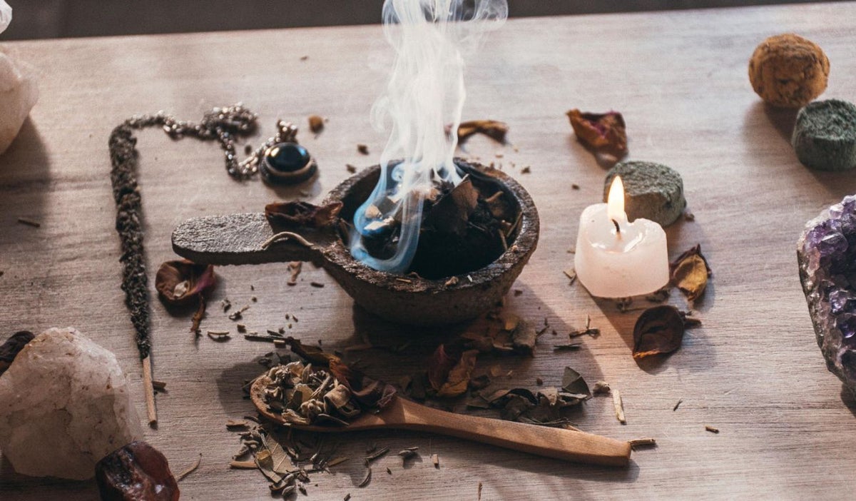 Flérida Parra Ángel, astróloga y guía espiritual, explica en qué consiste la limpieza energética y los beneficios que aporta a la salud y bienestar