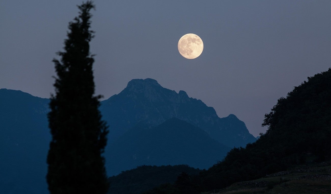 LUNA de ESTURIÓN 2025: fecha y SIGNIFICADO ancestral