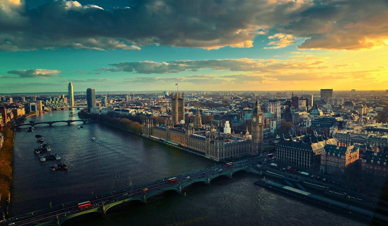 Abren BECAS de maestría en UK para COLOMBIANOS