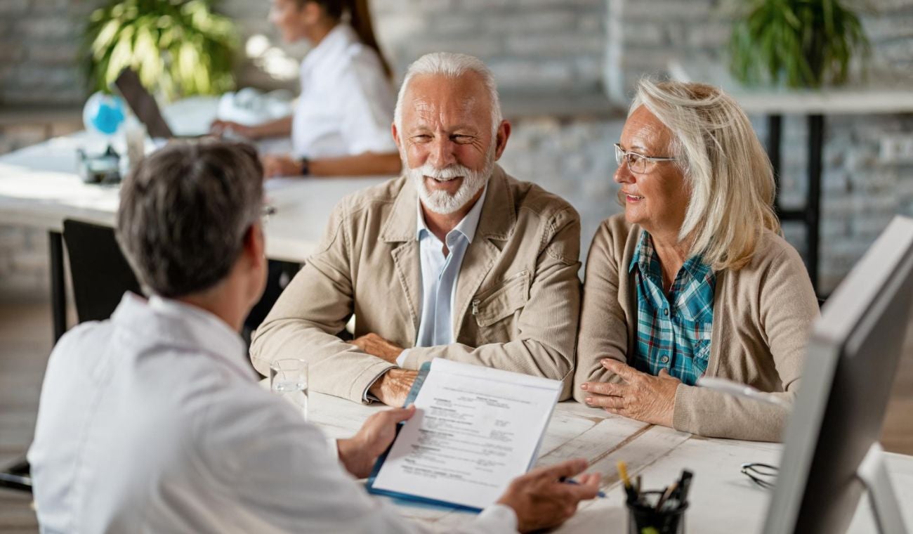 En conclusión, aunque la mesada 14 sigue vigente para un sector reducido de pensionados, dejó de ser un beneficio universal hace casi dos décadas